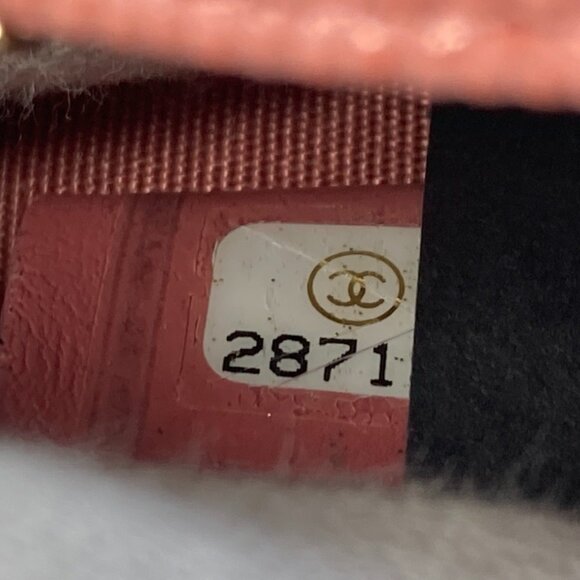 CHANEL Authentic Pink Caviar Leather Logo Wallet - Picture 12 of 13